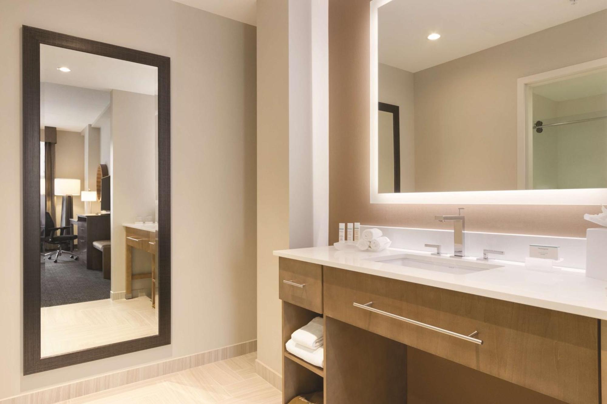 Homewood Suites By Hilton Calgary Downtown Hotel 3*