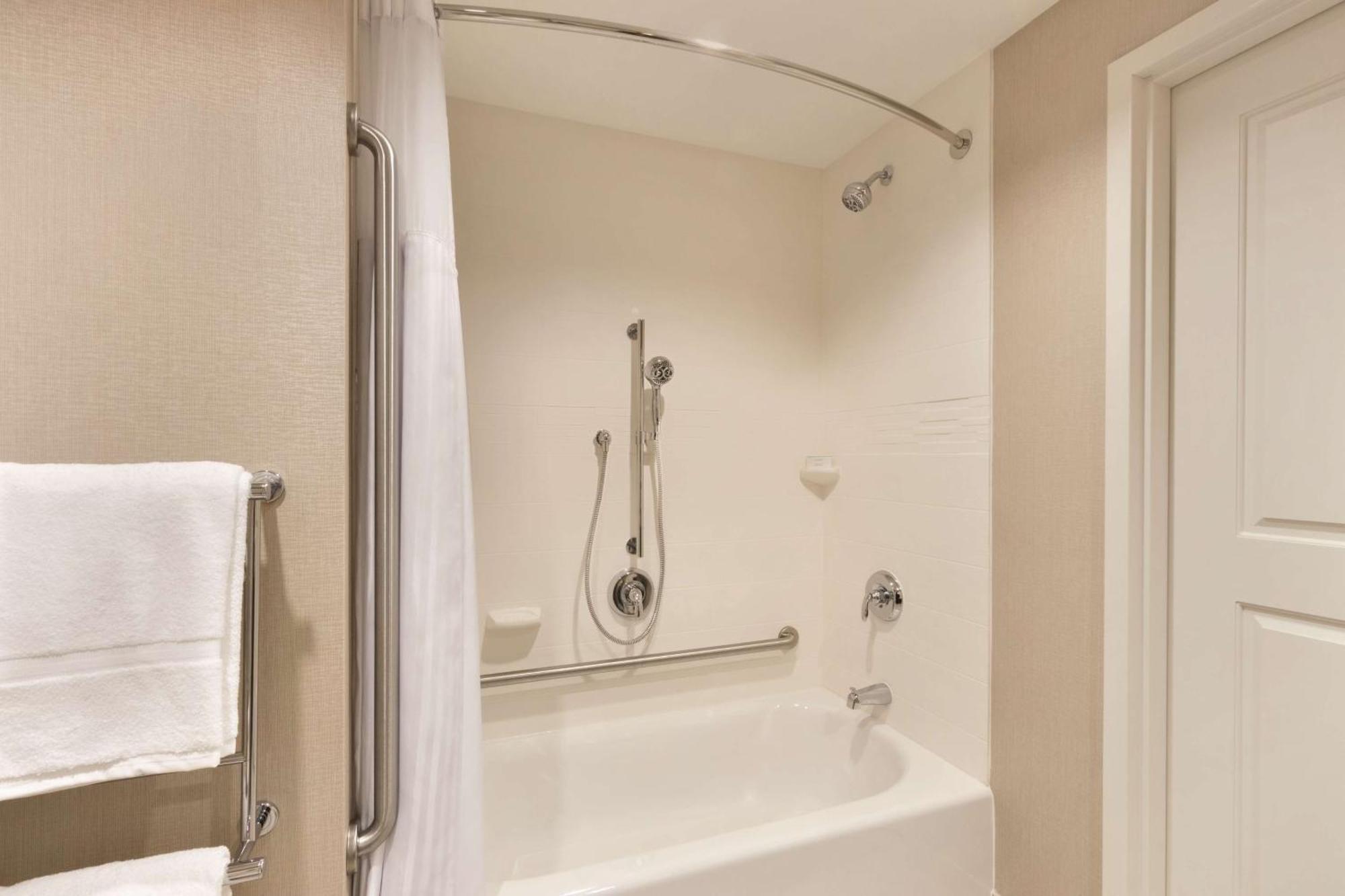 Hotel Homewood Suites By Hilton Calgary Downtown 3*